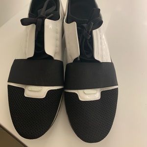 Men’s Race Runner Sneaker Size 42 EU (9-10 US)